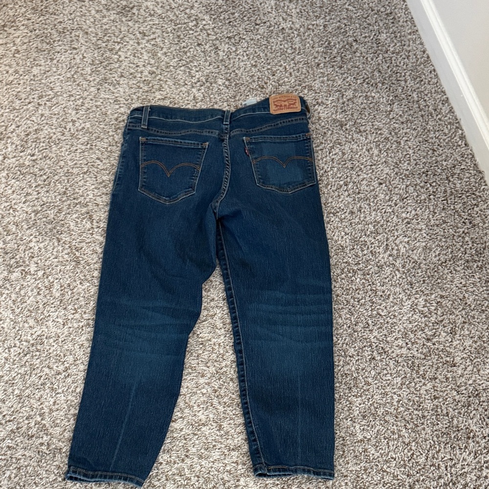 Levi's Women's Dark Indigo Denim Capris - Picture 4 of 4